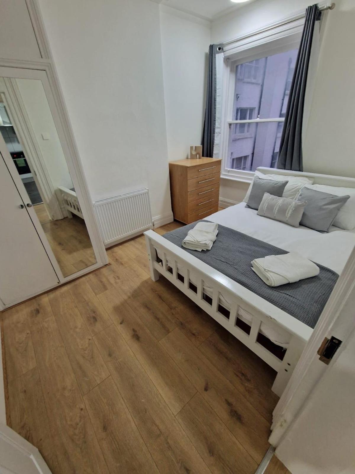 Comfortable Flat For 10 Near Paddington London